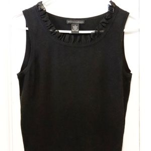 ⭐️LAST CHANCE!!⭐️Black sleeveless sweater w/ruffle